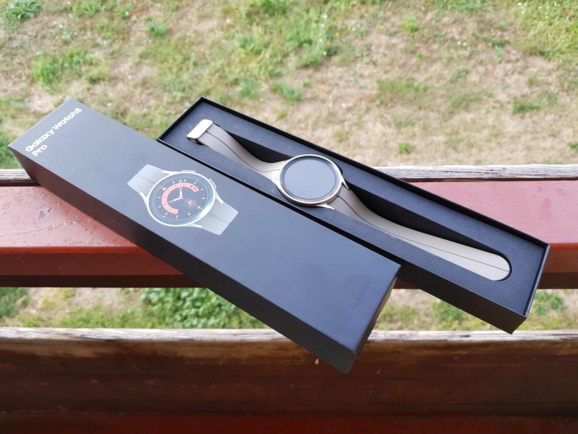 Elegantní balení a pásek s D sponou