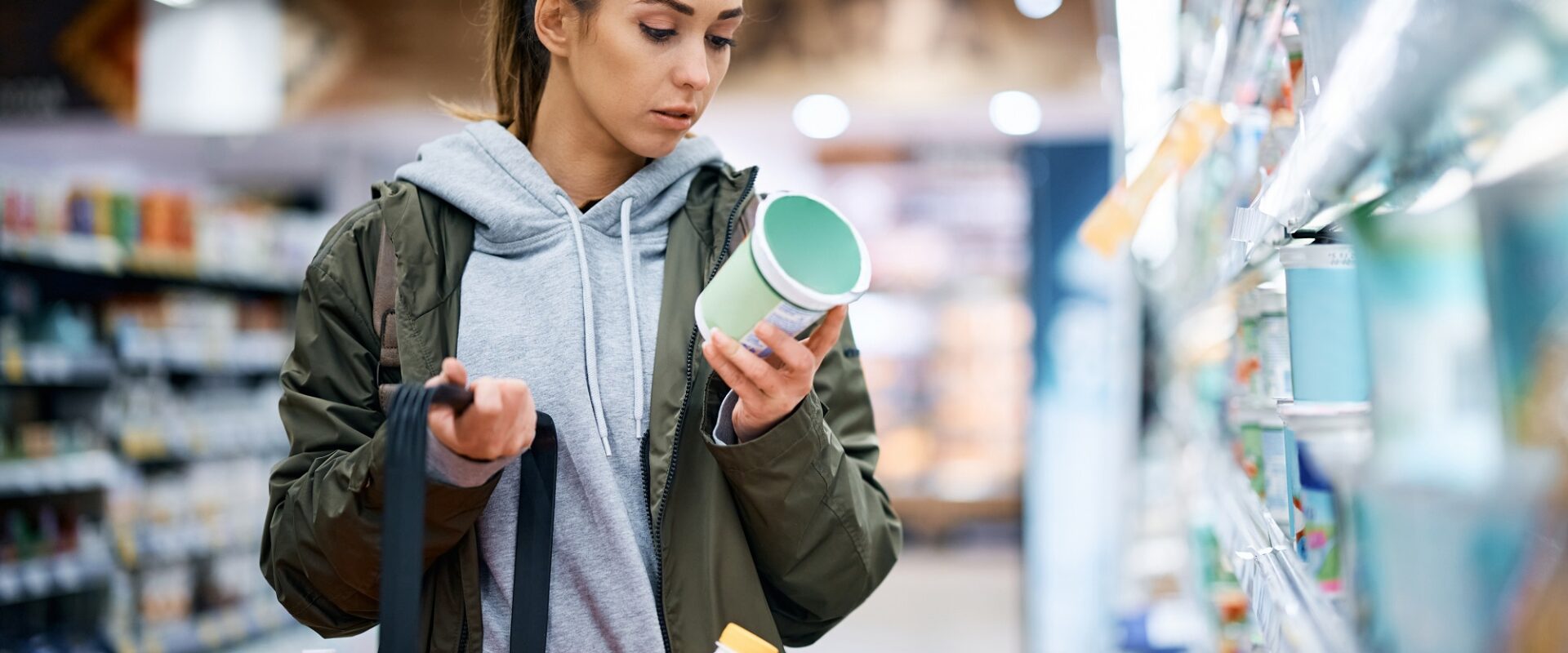 Hesla na obalech potravin někdy mohou být matoucí. Foto: Drazen Zigic/iStock
