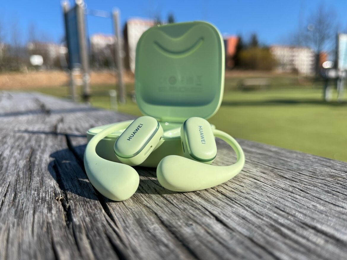 Sluchátka Huawei FreeArc jsou (jako) stvořené pro milovníky pohybu. Foto: Adéla Svobodová/Rungo