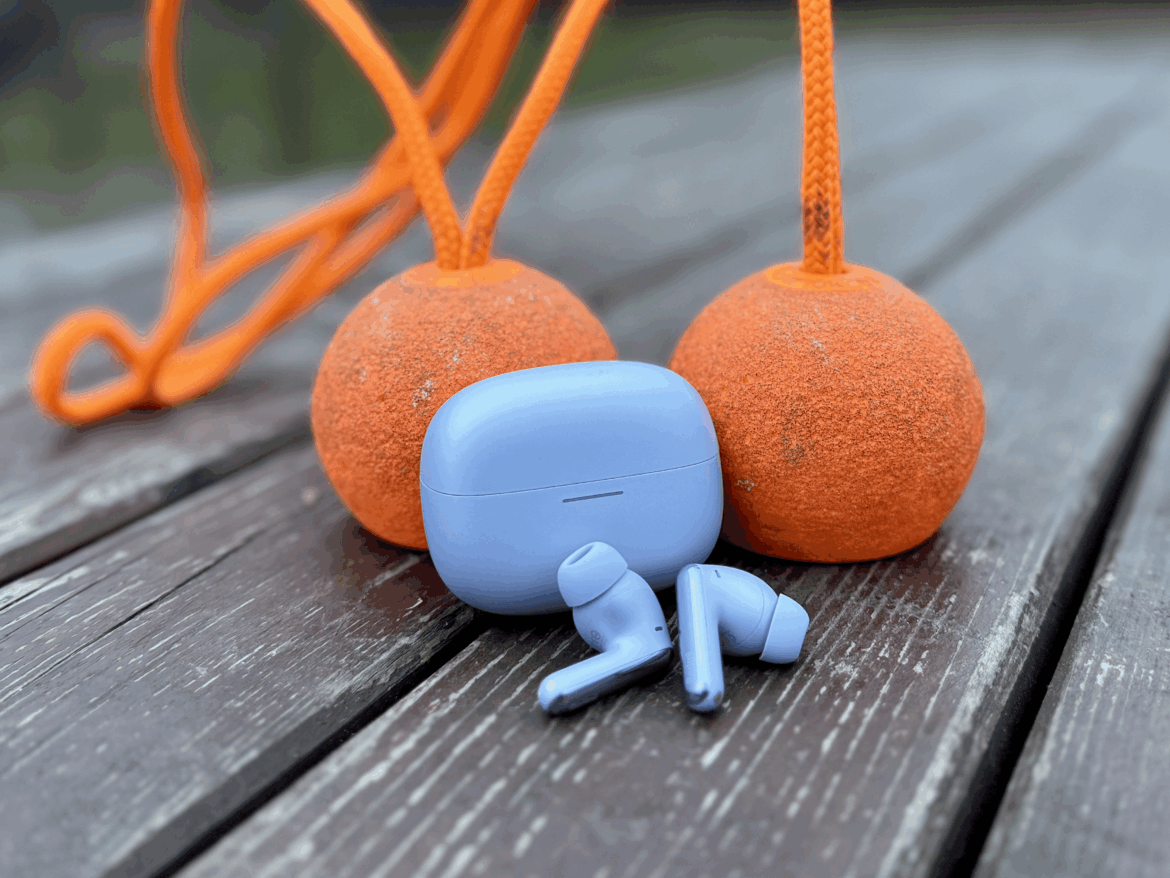 Redmi Buds Pro 6 zaujmou elegantním designem. Foto: Veronika Dvořáková/Rungo