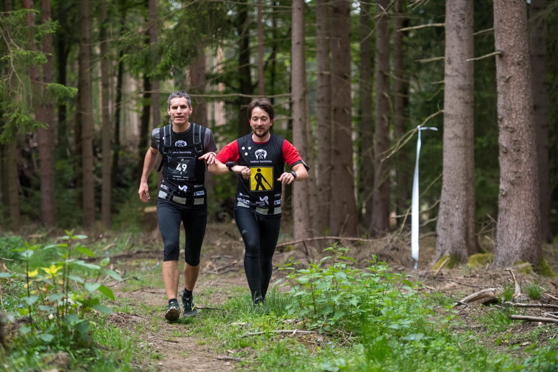 Recept na úspěch nevidomých běžců? Houževnatost a spolehlivý trasér. Foto: Nadace Leontinka