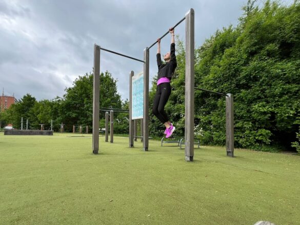 Poctivě a pravidelně visím, ale je čas začít pořádně makat na překážkách. Foto: Adéla Svobodová/Rungo