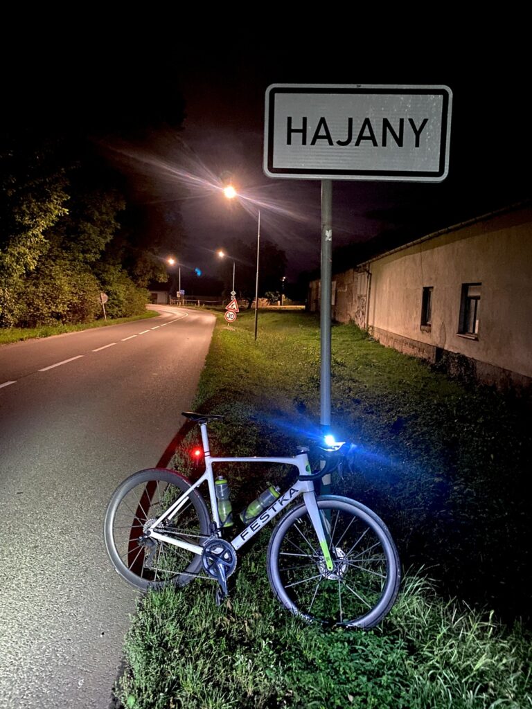 Tak zas nic. Už jsem skoro doufala, že by mohli přes náměstí udělat asfalt :-P