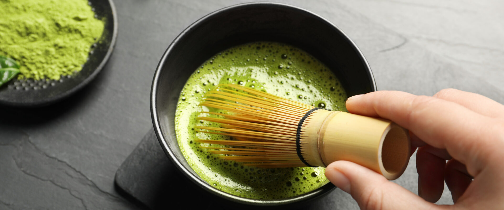 Matcha tea je ověnčený mnohými mýty. Co říká věda? Foto: Liudmila Chernetska/iStock