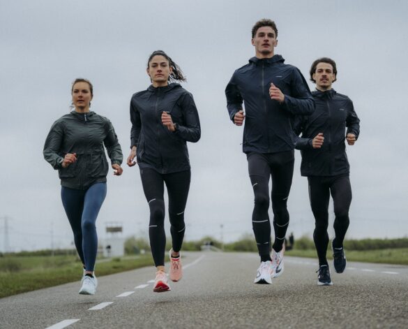 Jak si oblíbit běhání v dešti? Klíčem je správné vybavení a změna úhlu pohledu. Foto: Decathlon