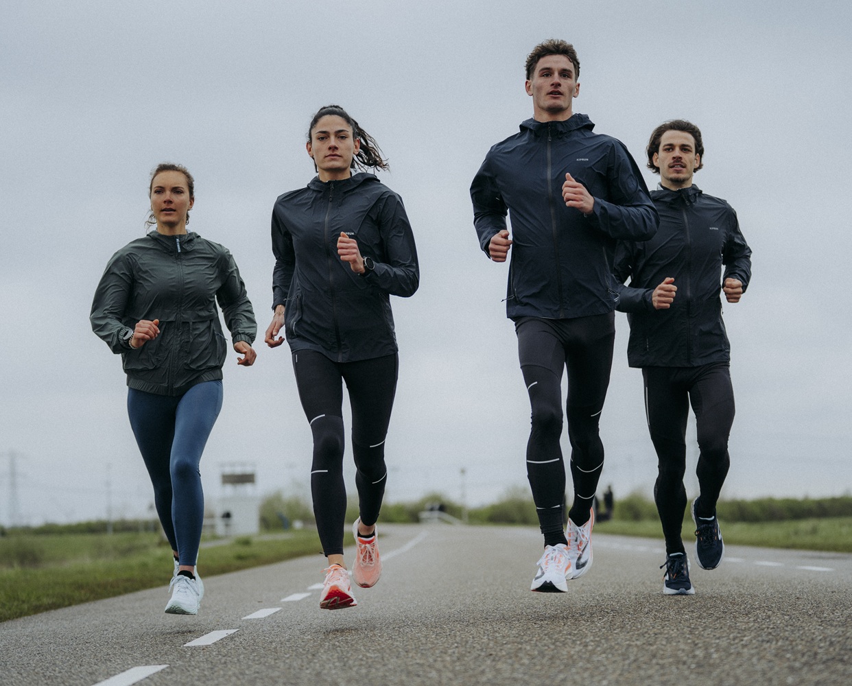 Jak si oblíbit běhání v dešti? Klíčem je správné vybavení a změna úhlu pohledu. Foto: Decathlon