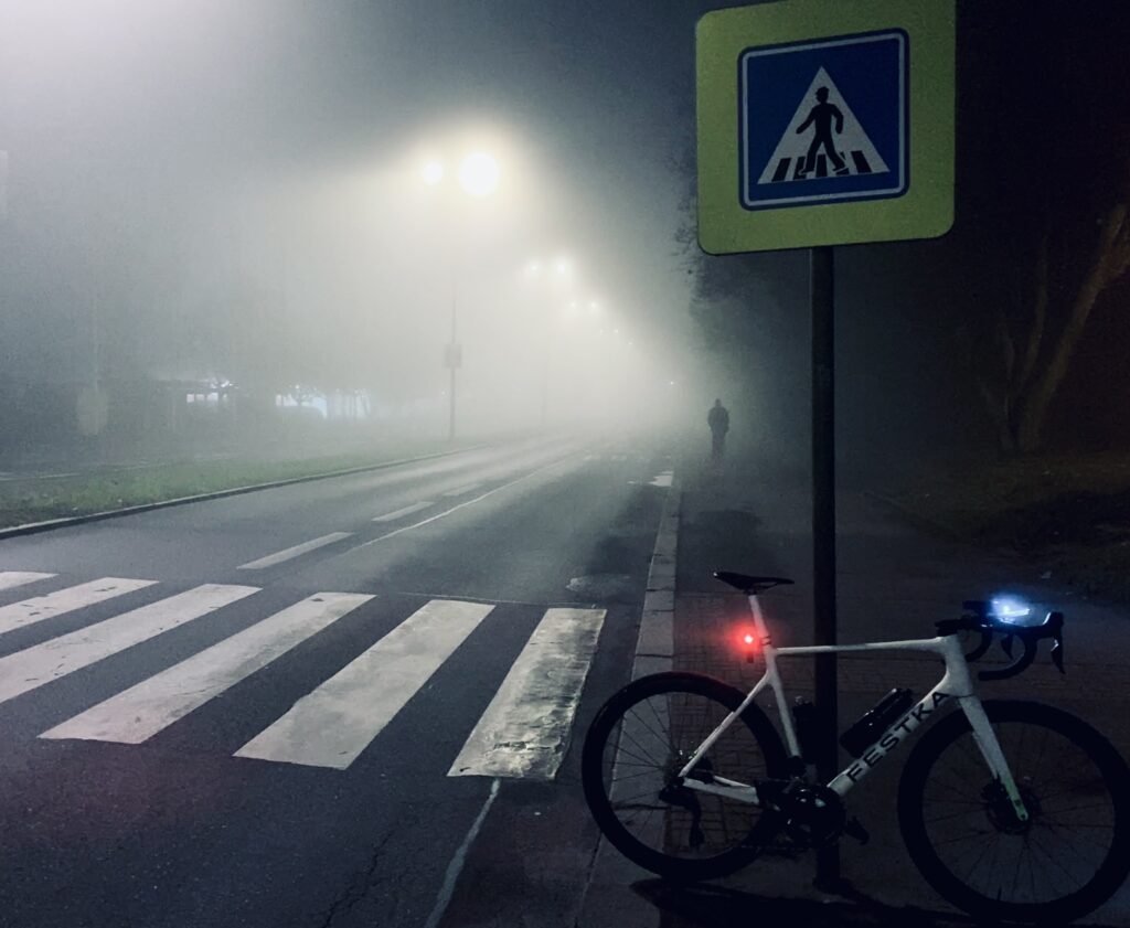 Mlha jako taková mi nevadí, dokud nezačne přimrzat. Foto: Kat Secteur