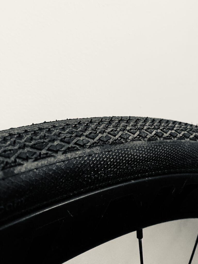 Jde do tuhého, jako správný svědomitý „řidič“ přezouvám cyklokrosku na zimní gumy. Foto: Kat Secteur