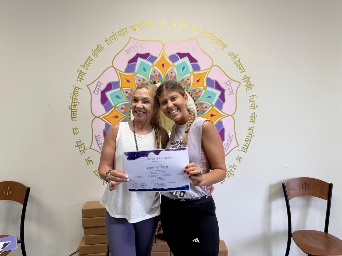 Laura Alluri a její učitelka jógy Rosangela Stagg